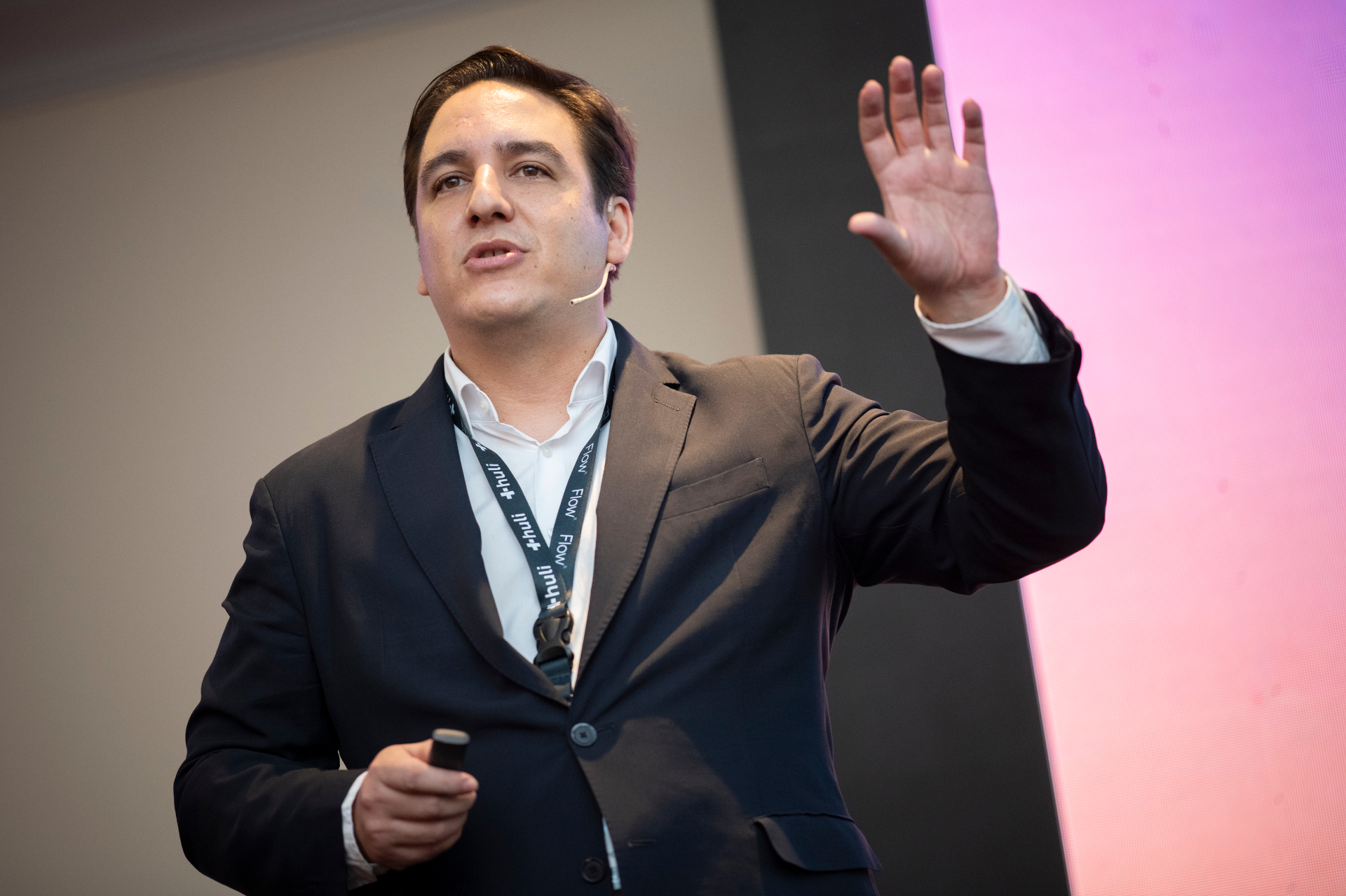 Roberto Echeverría, fundador de Flow Results, en conferencia